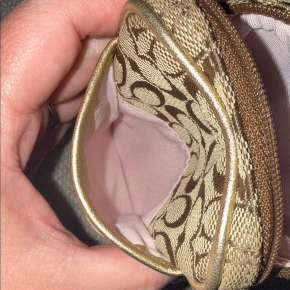 Coach Signature Tan Monogram Wristlet camera case metallic - Picture 8 of 9